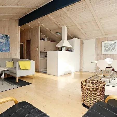 Four-bedroom Holiday In Dronningmolle 2 *