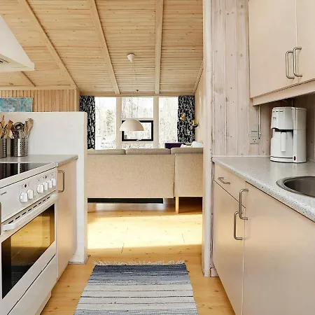 בית נופש Four-bedroom Holiday In Dronningmolle 2