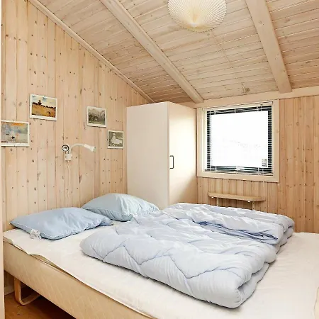 בית נופש Four-bedroom Holiday In Dronningmolle 2