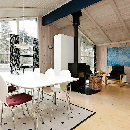 בית נופש Four-bedroom Holiday In Dronningmolle 2 *